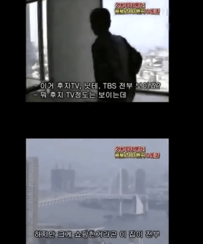 窓から東京の街を見下ろす部屋