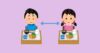 離れて給食を食べる子供のイラスト