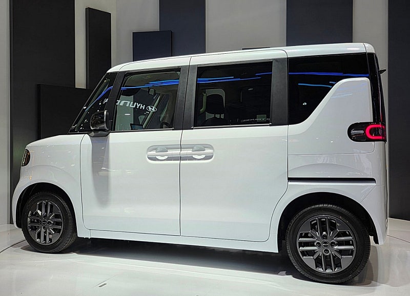 BYD軽EVの後席スライドドア