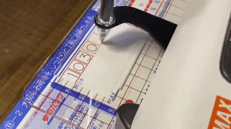日本の宅配便の送り状を手書きする機械