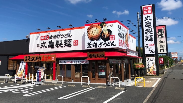 日本のうどんチェーンのうどん