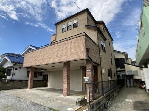 春日部市にある中古一戸建ての外観