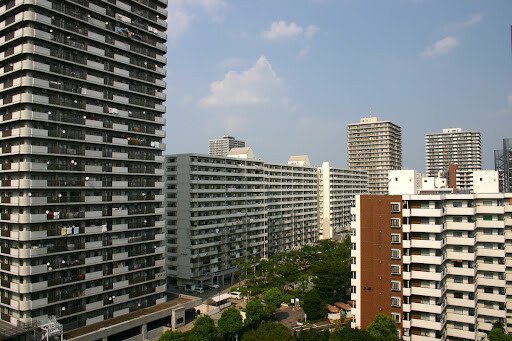 光が丘の高層住宅と団地が並ぶ風景