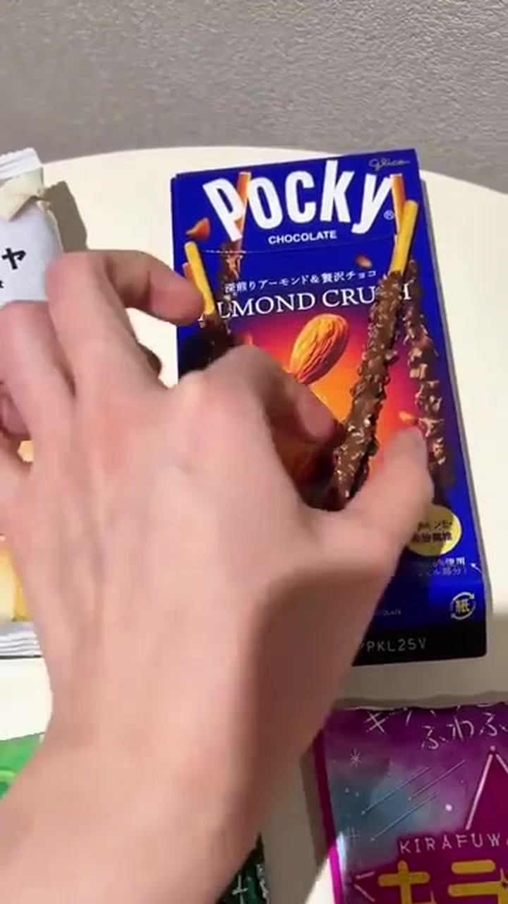 ポッキー アーモンドクラッシュの箱と実物