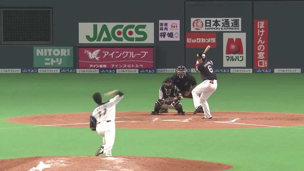 マウンドから投球する大谷翔平