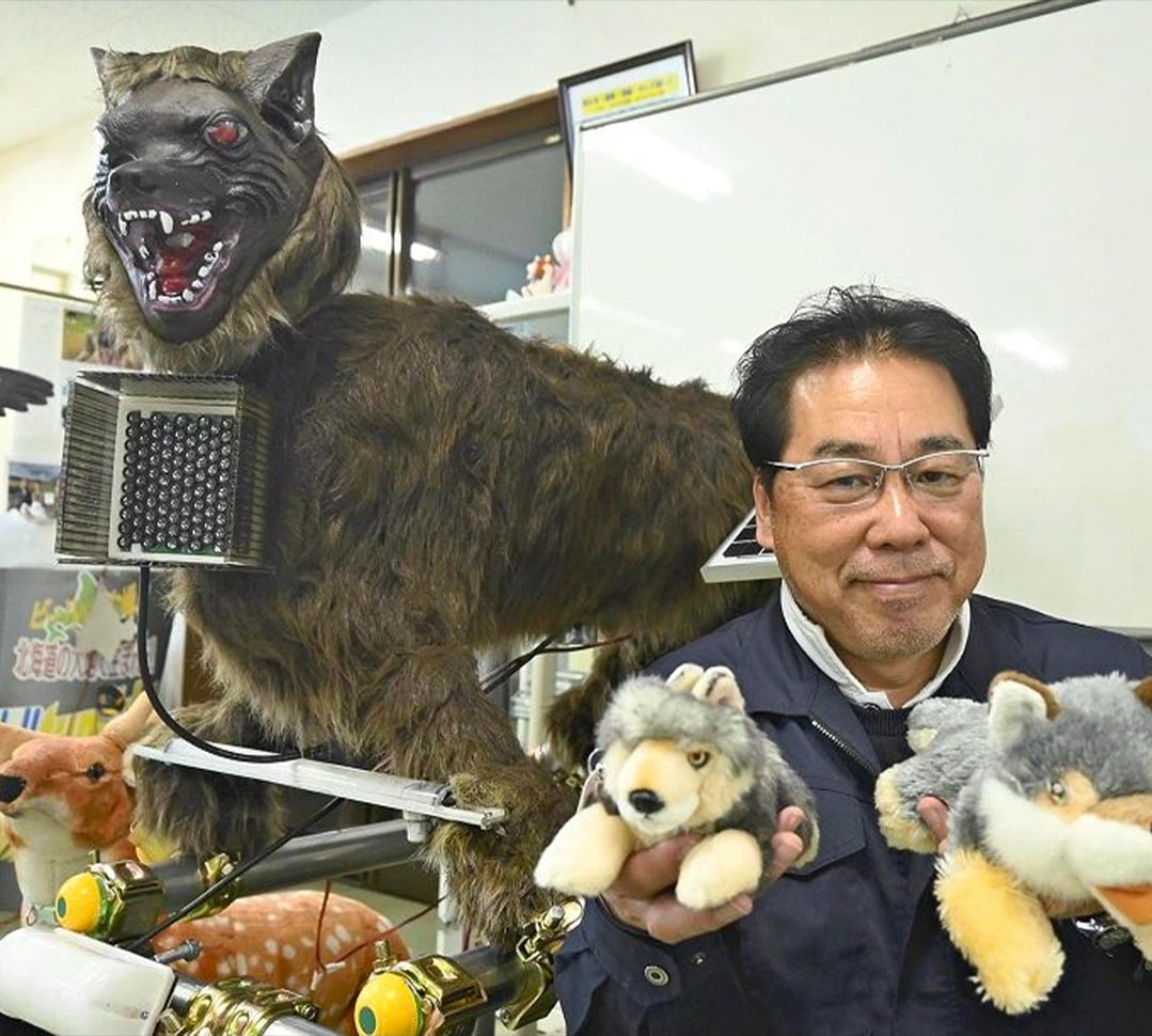 モンスターウルフと開発元・太田精器の担当者