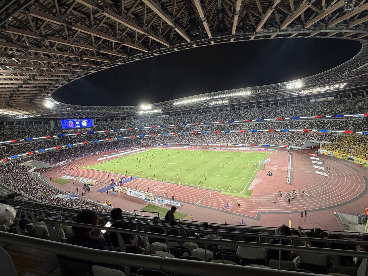 東京・国立競技場の3階席から見たFC東京の試合