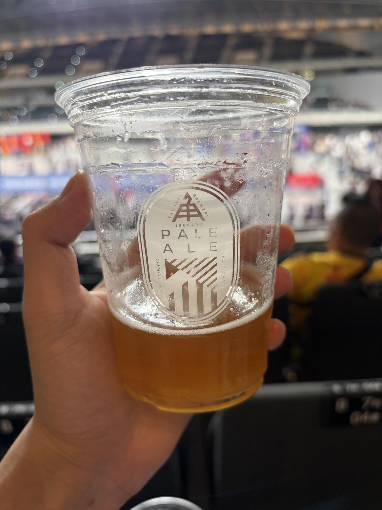 スタンドで手にしたFC東京のクラフトビール(PALE ALE)