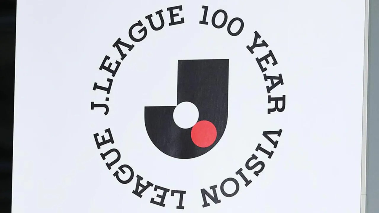 J.LEAGUE 100 YEAR VISION と書かれたJリーグのロゴ