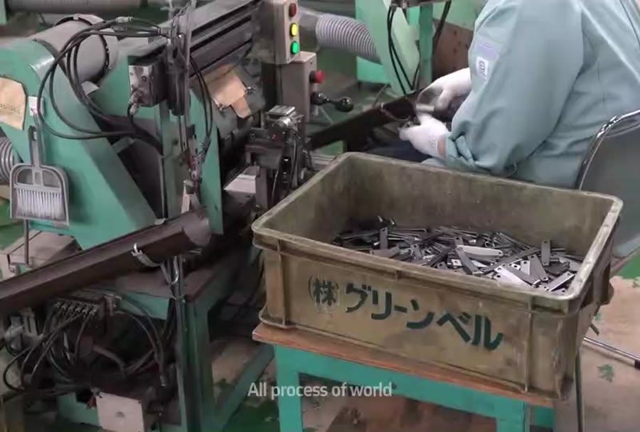 日本の爪切り工場の製造工程