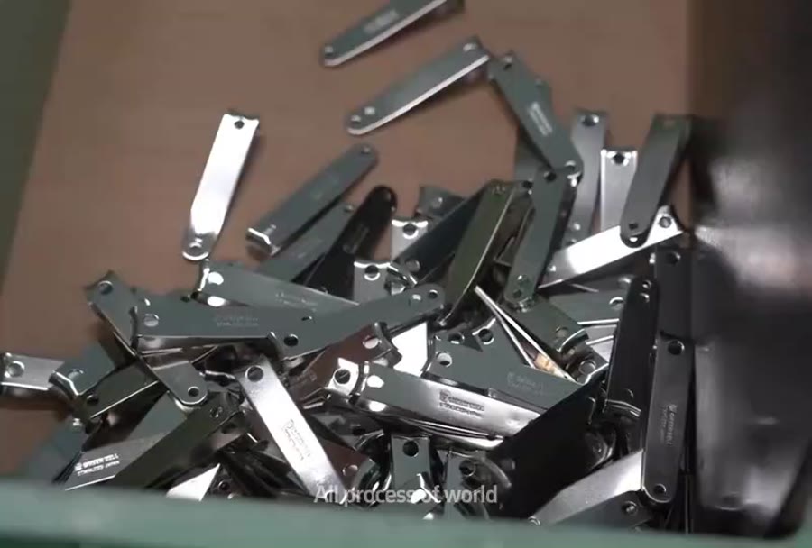 日本の爪切り工場の製造工程
