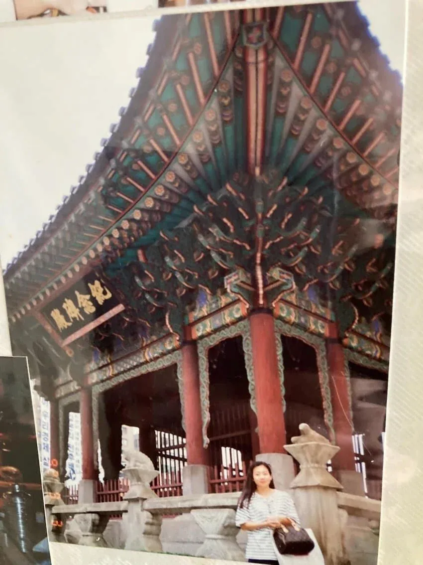 34年前にソウルの楼閣前で撮影された写真