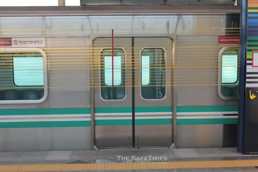 日本の鉄道とホームドアに関する引用元画像 7
